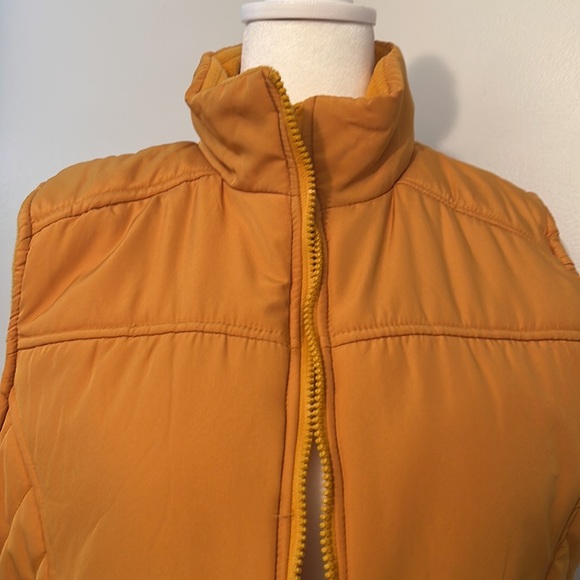IZOD mustard, yellow, puffer vest size medium, zip front pockets (23G9C56) - Picture 7 of 14